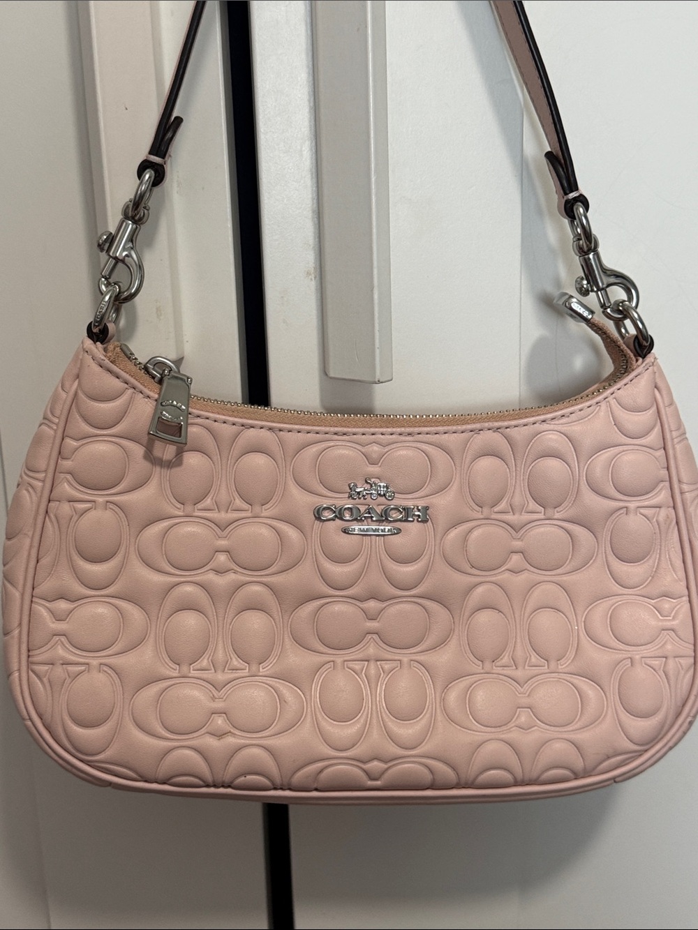 Coach Pebbled Signature Small Shoulder Bag in Pale Pink used - Picture 5 of 8